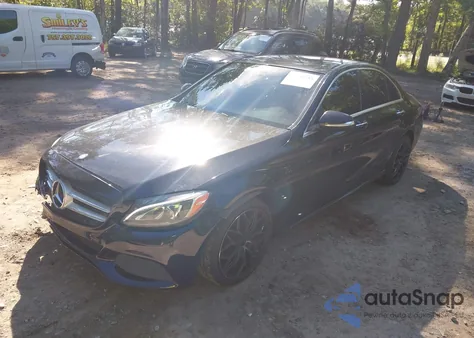 2015 Mercedes-Benz C 300 4Matic из США, поврежденный, VIN 55SWF4KB8FU016681